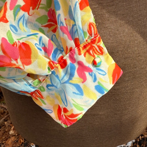 Vintage Look Floral Puff-Sleeve Crop Top – Bright & Romantic - Picture 7 of 7